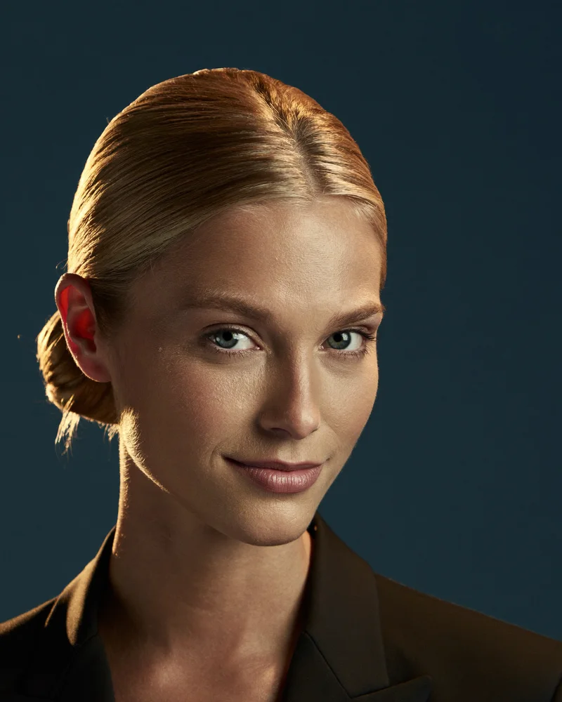 Elena — AI Sales Assistant (AI-generated persona)